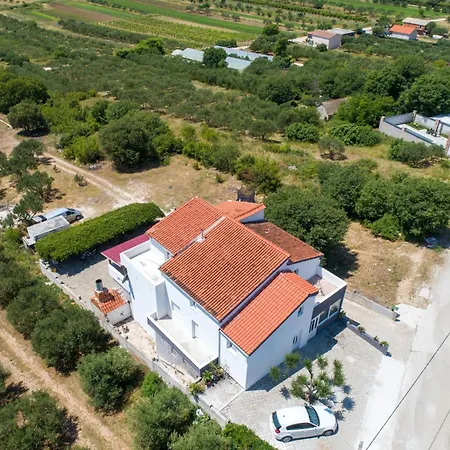 Mira * Vrana (Zadar)